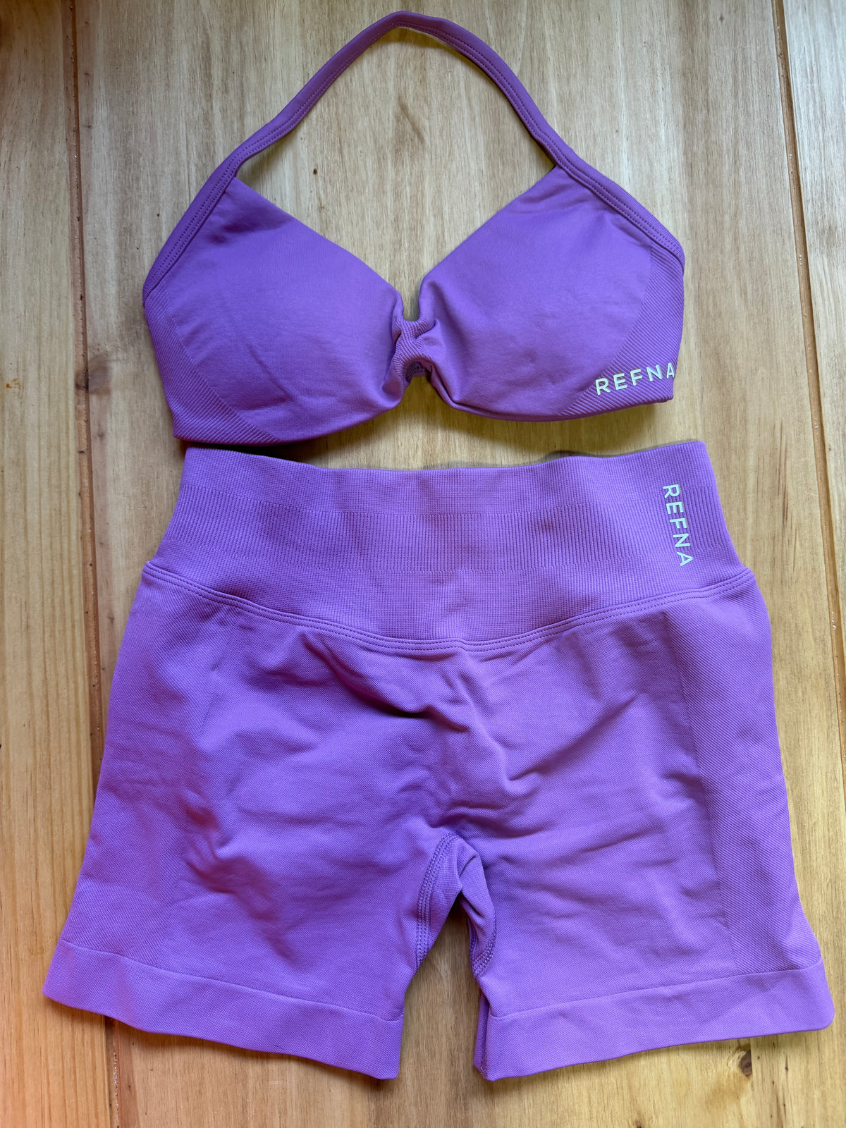 Set lilac milk