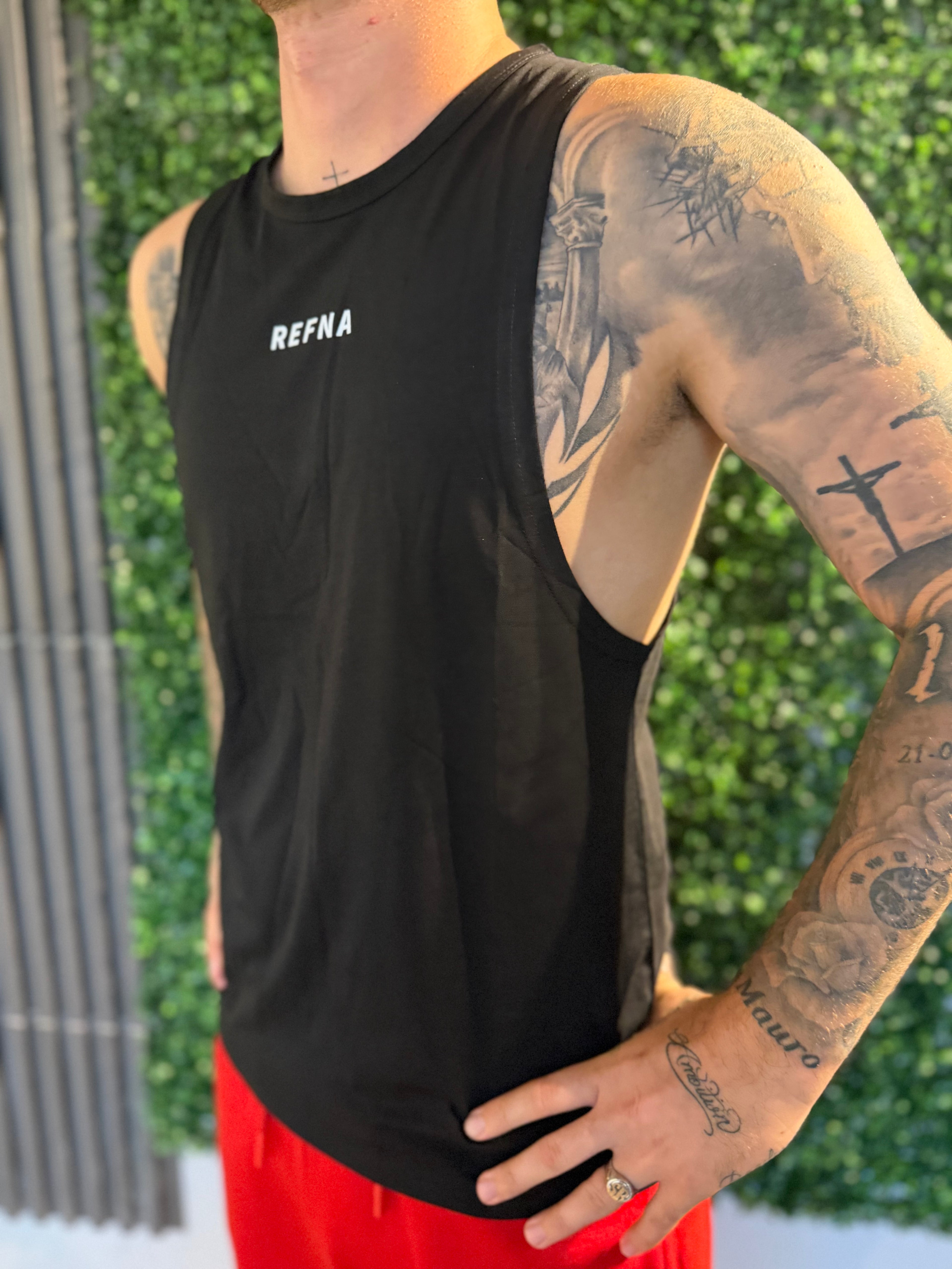 Musculosa negra REFNA