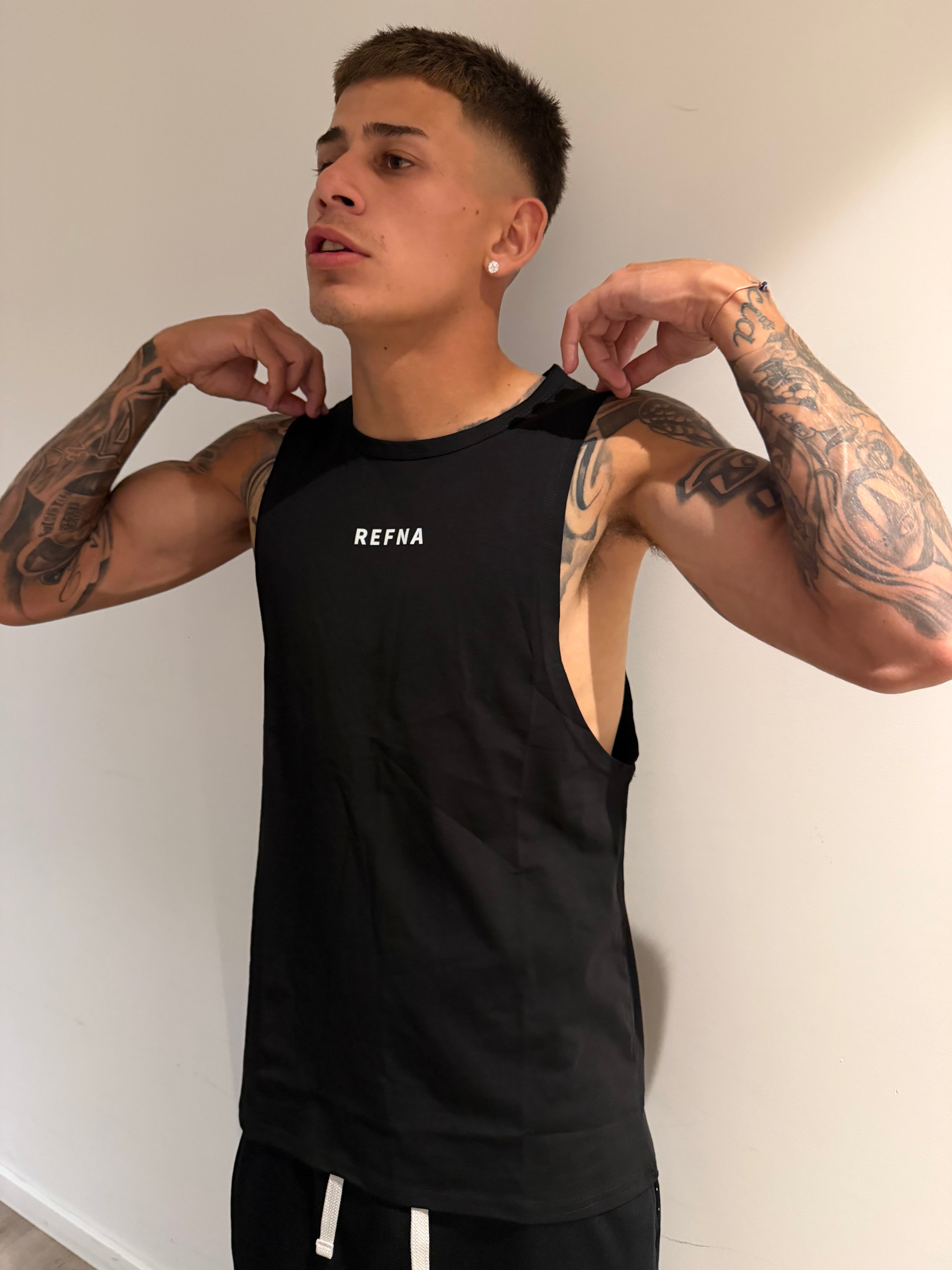 Musculosa negra REFNA